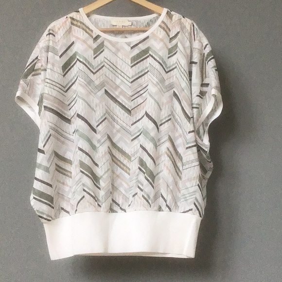 Ted Baker Vilanta Top, white with green beige chevron print, size US 12-14. - Picture 4 of 7